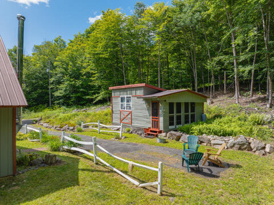 DB8616CA-4601-4969-9C8C-3F08BD037028_4_5