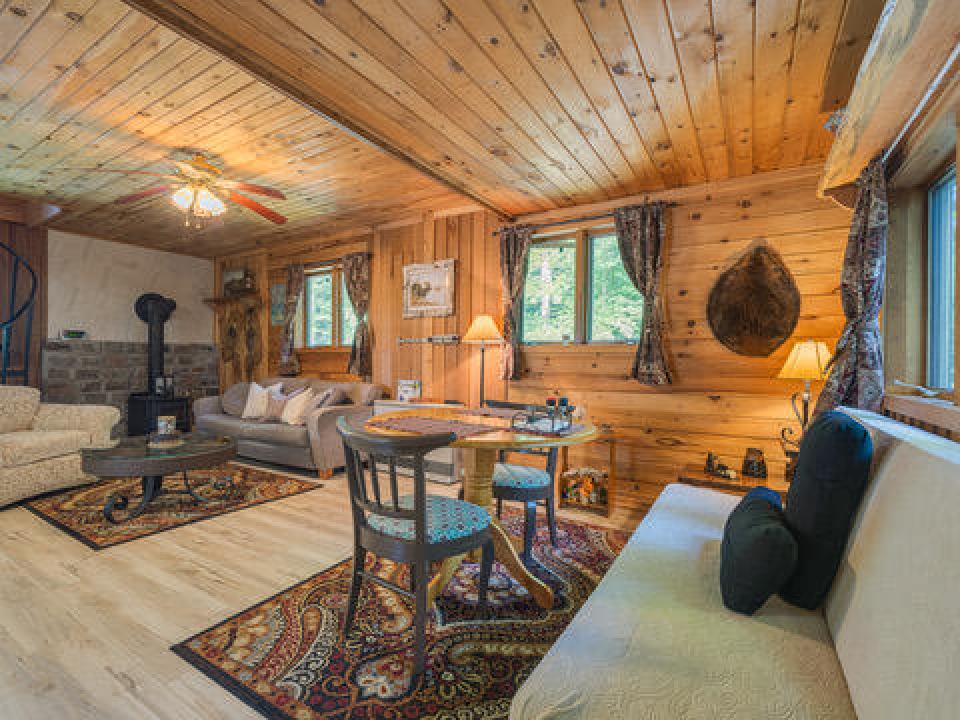 F1E719DE-FD93-45F1-8F63-922FBD2A2FC7_4_5