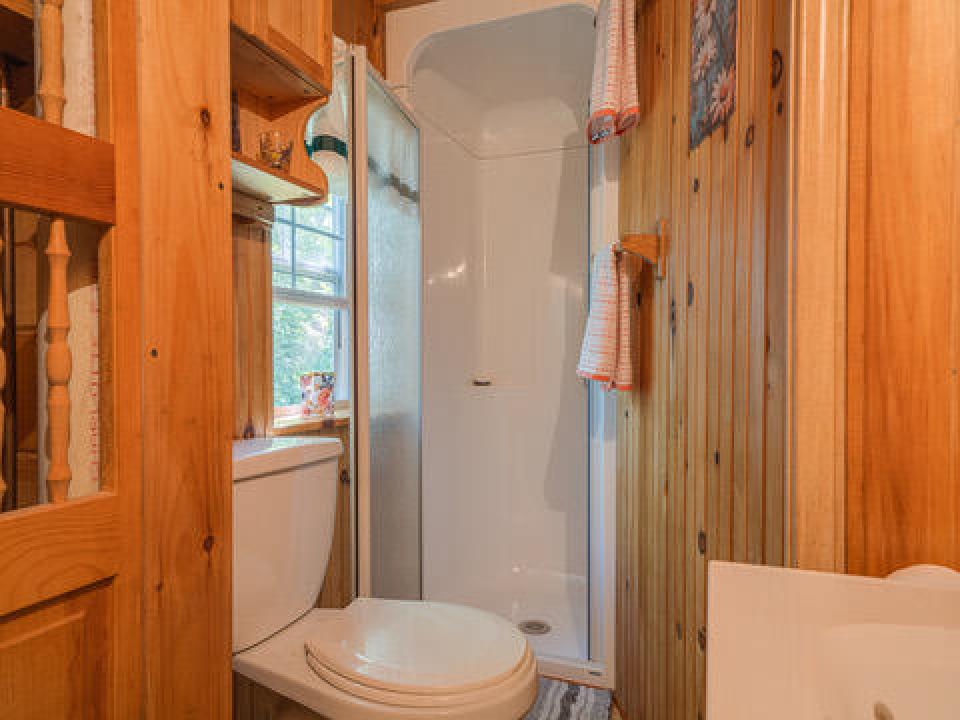 E2B21A1C-0919-4931-8F20-279EA17672C9_4_5