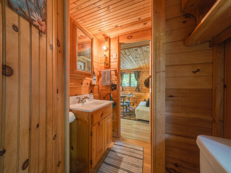 24EEB9E2-1FCF-475D-B597-55EF87D2C47C_4_5