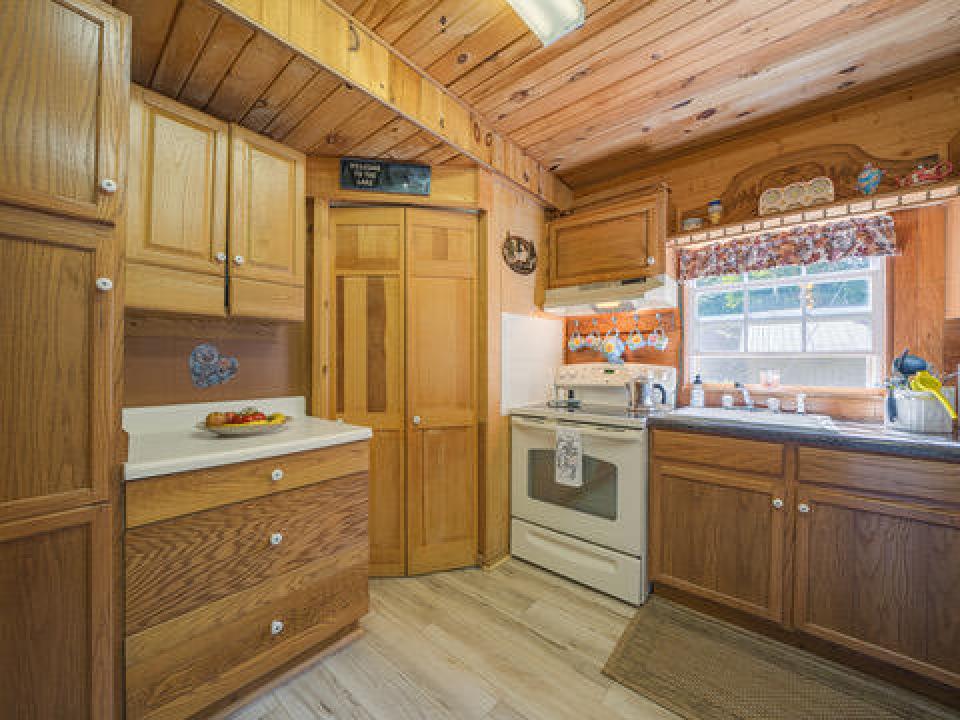 EB645431-84B6-4DD5-B153-C6BD7A077B4C_4_5