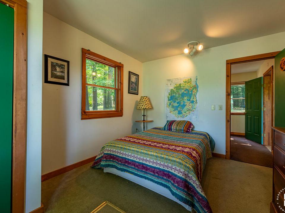 KeeneCabinOnStylesBrookRd_Bedroom1