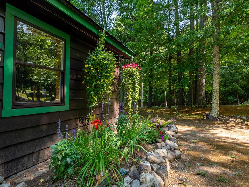 KeeneCabinOnStylesBrookRd_Garden