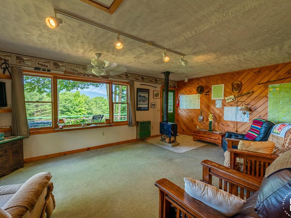 KeeneCabinOnStylesBrookRd_LivingRoom_L