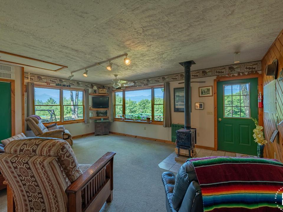 KeeneCabinOnStylesBrookRd_LivingRoom_R