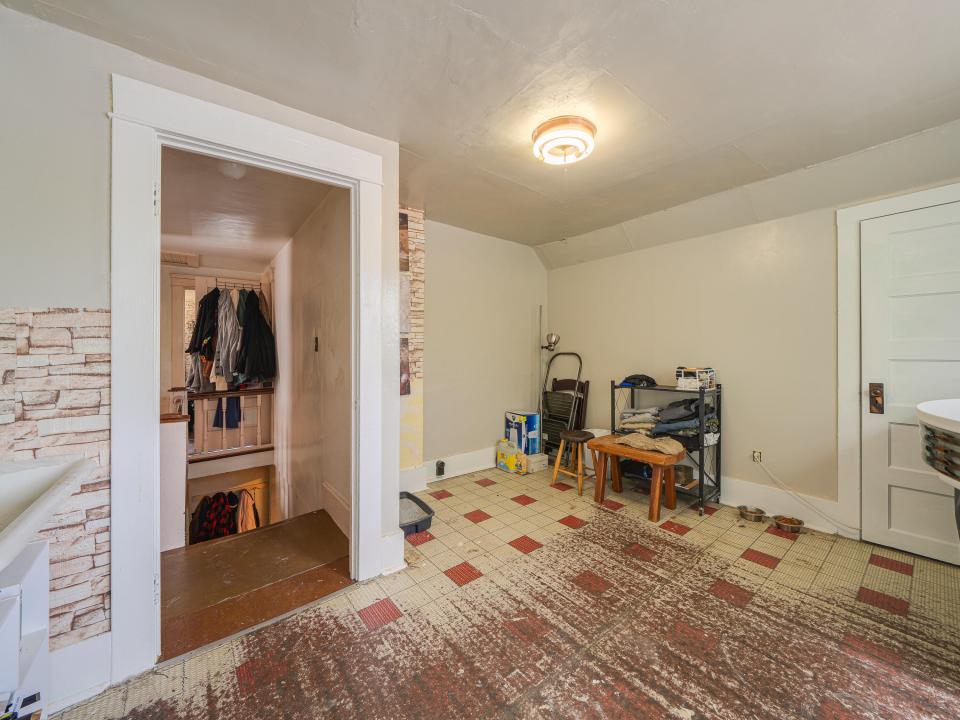 20 Broad St-51