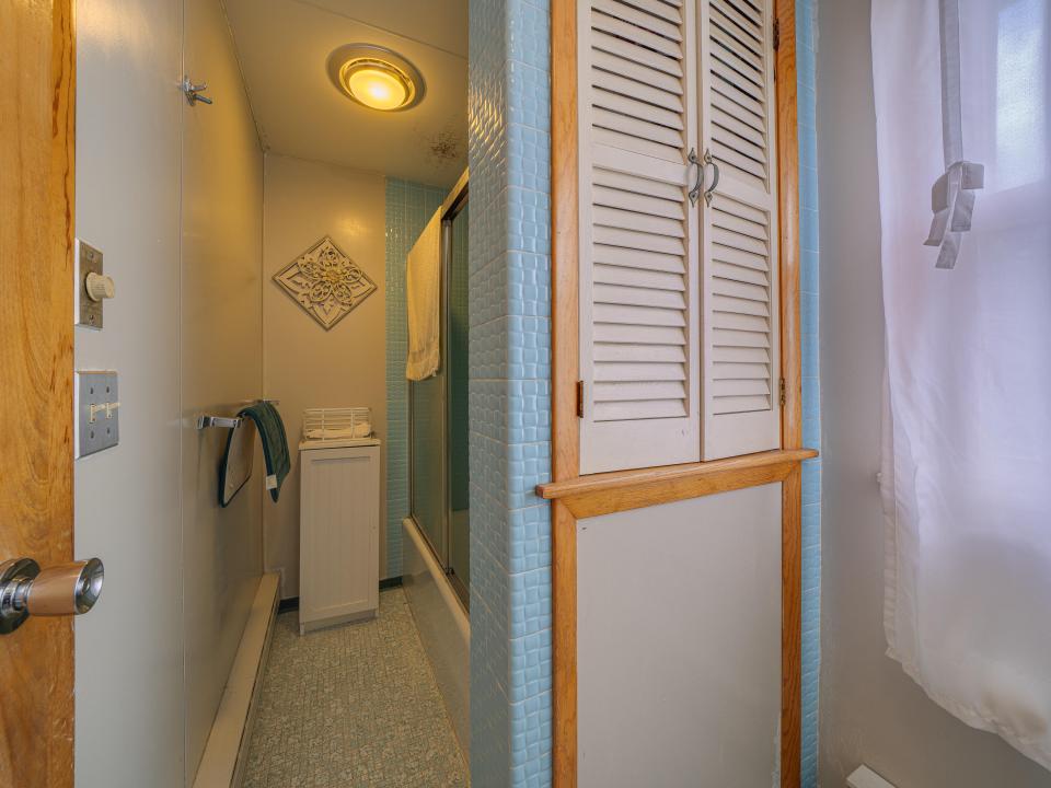 20 Broad St-55