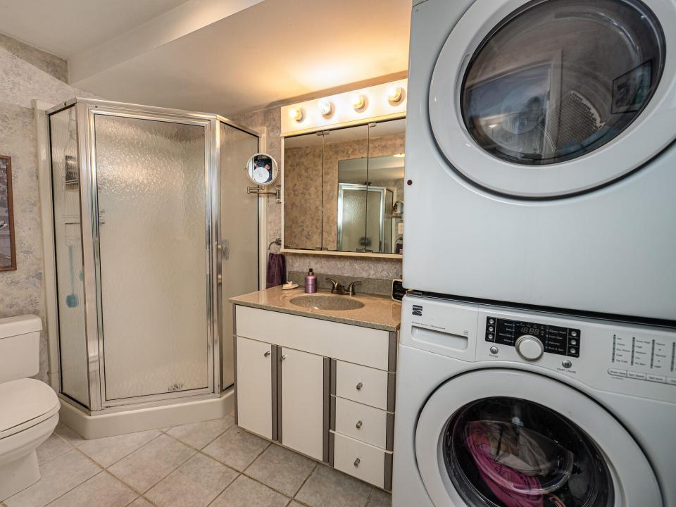 Main Floor bath/laundry