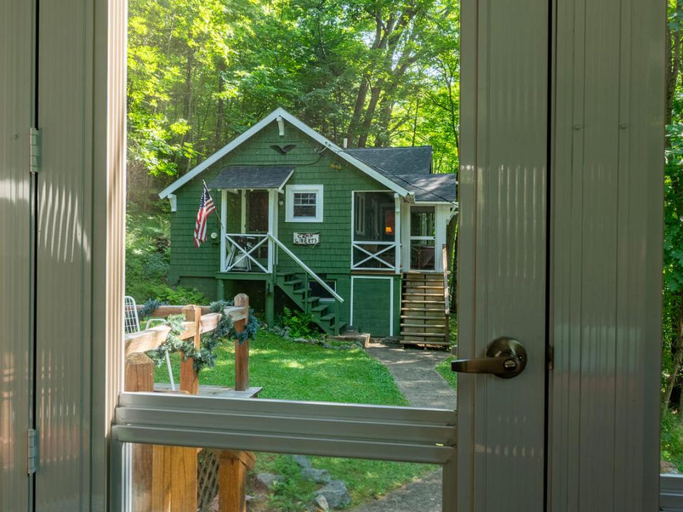 CharmingHomeOnMountainLane_ScreenedPorch