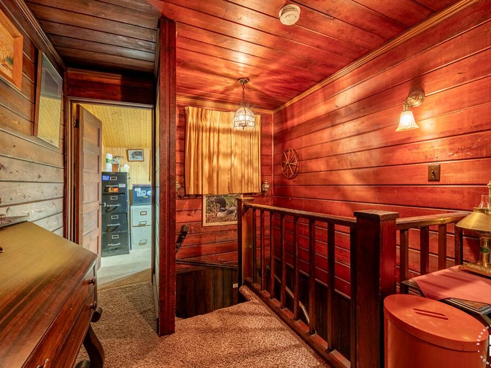 CharmingHomeOnMountainLane_Landing