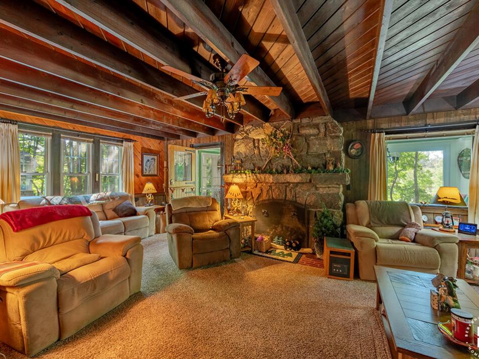 CharmingHomeOnMountainLane_LR_From_Kitch