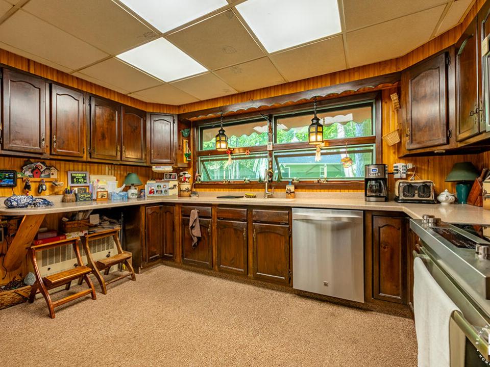 CharmingHomeOnMountainLane_Kitchen_R