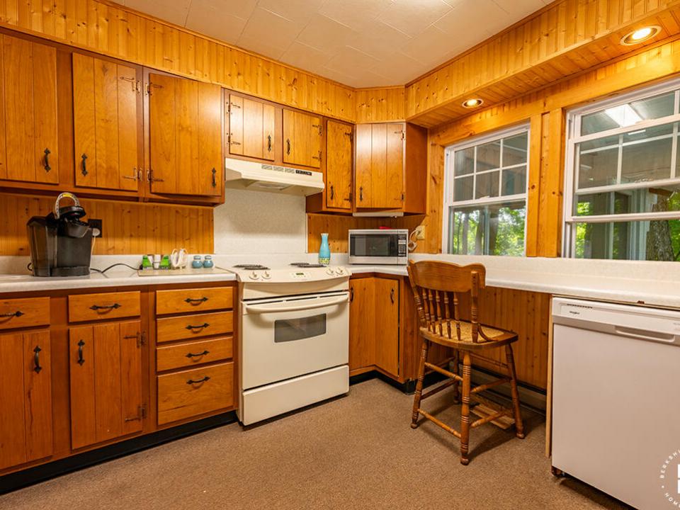 CharmingHomeOnMountainLane_GC_Kitchen_R-