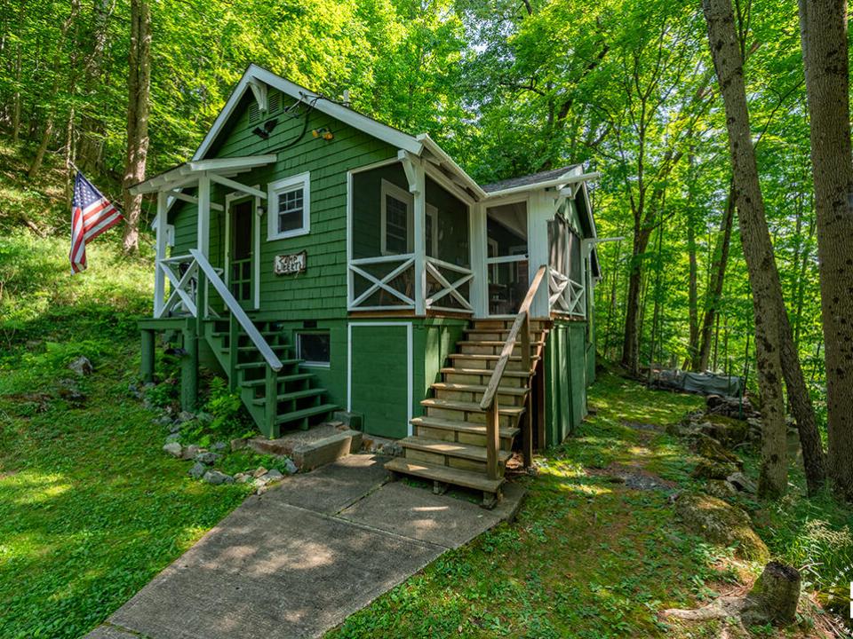 CharmingHomeOnMountainLane_GC_Exterior