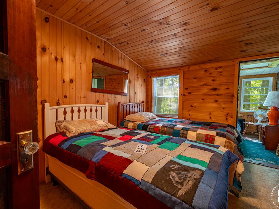 CharmingHomeOnMountainLane_GC_Bedroom2