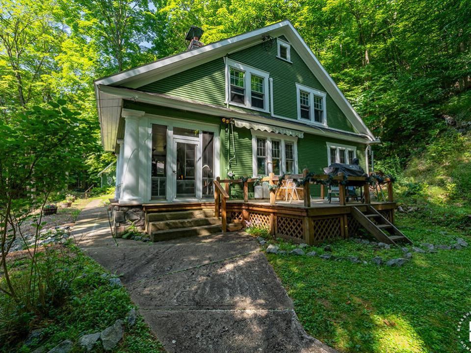 CharmingHomeOnMountainLane_Exterior_R