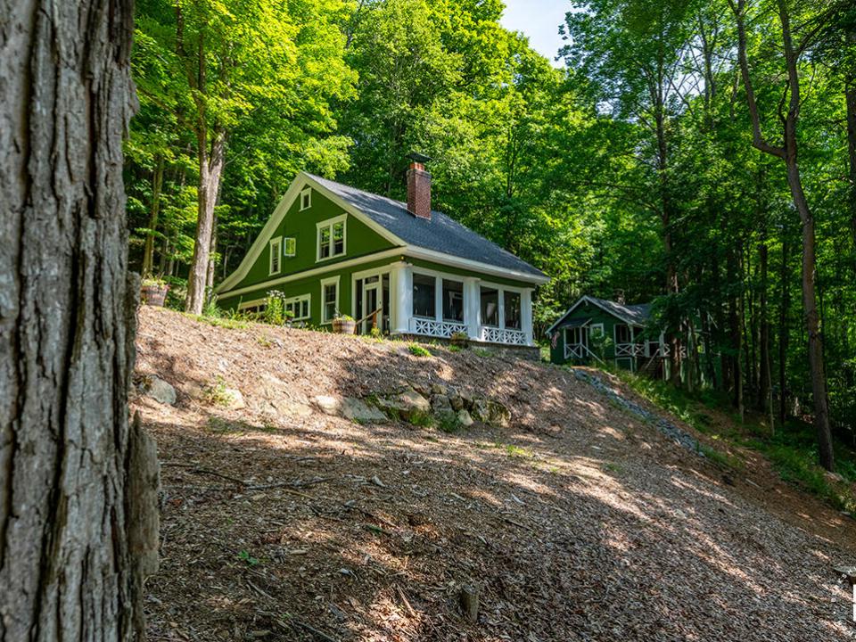 CharmingHomeOnMountainLane_Exterior_MH_G