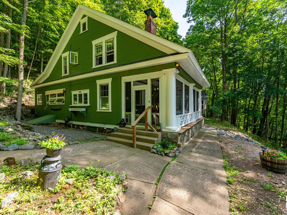 CharmingHomeOnMountainLane_Exterior_L