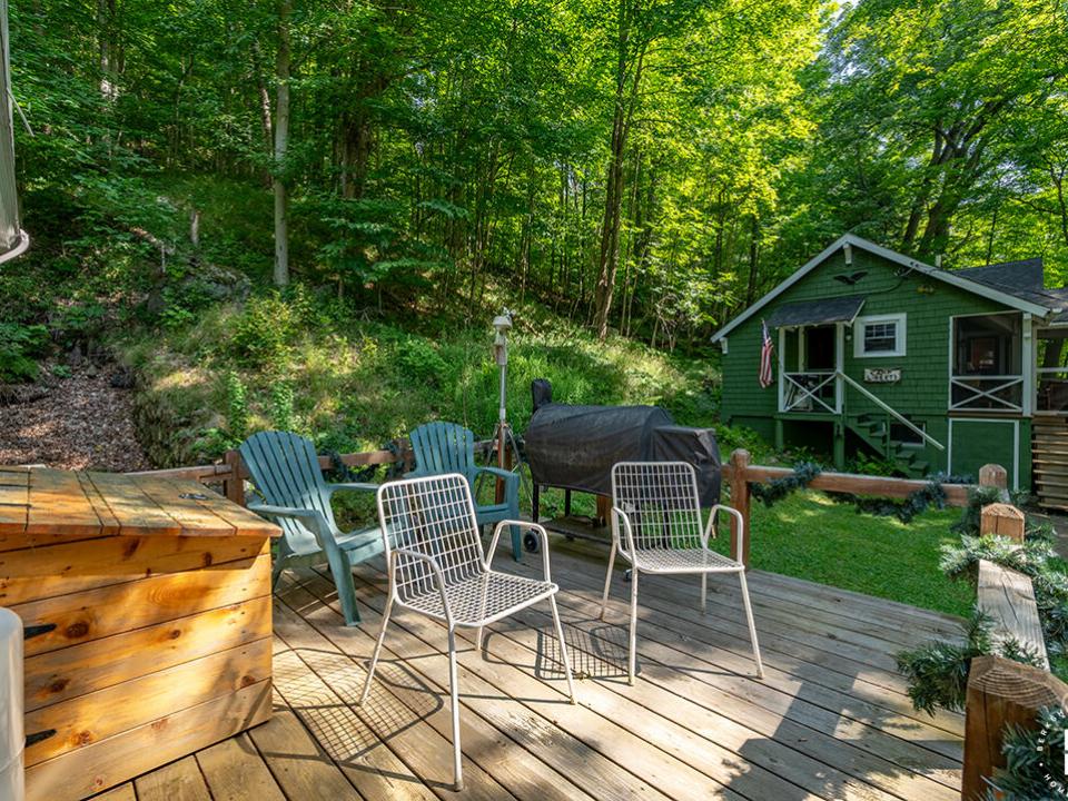 CharmingHomeOnMountainLane_Deck