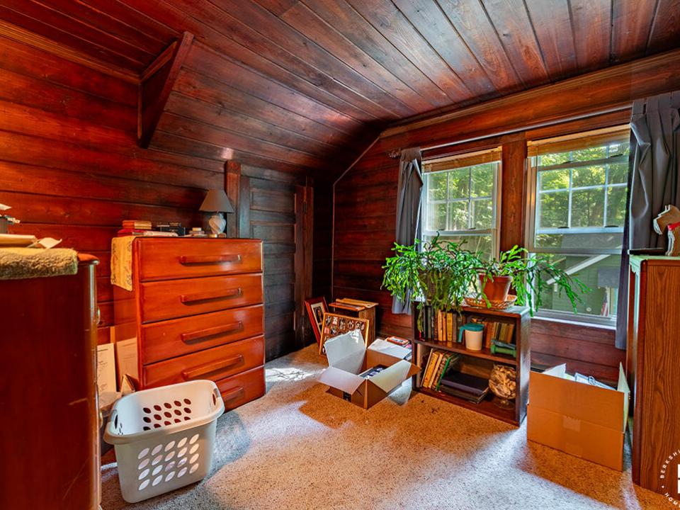 CharmingHomeOnMountainLane_Bedroom3