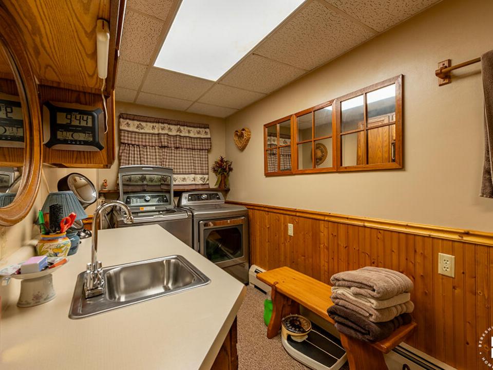 CharmingHomeOnMountainLane_Bathroom_Laun