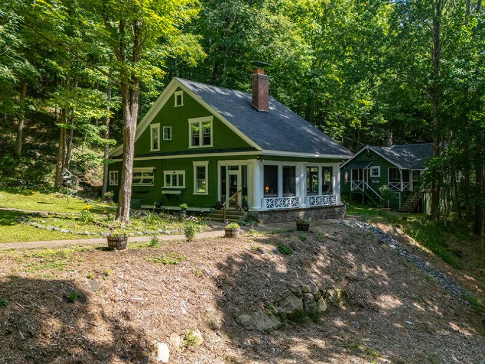 CharmingHomeOnMountainLane_A_MH_GC