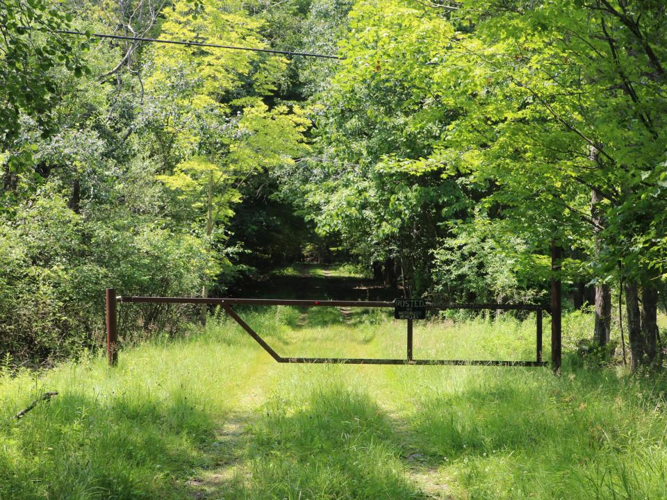 (24) Highland Rd Access Gate Right-of-Wa