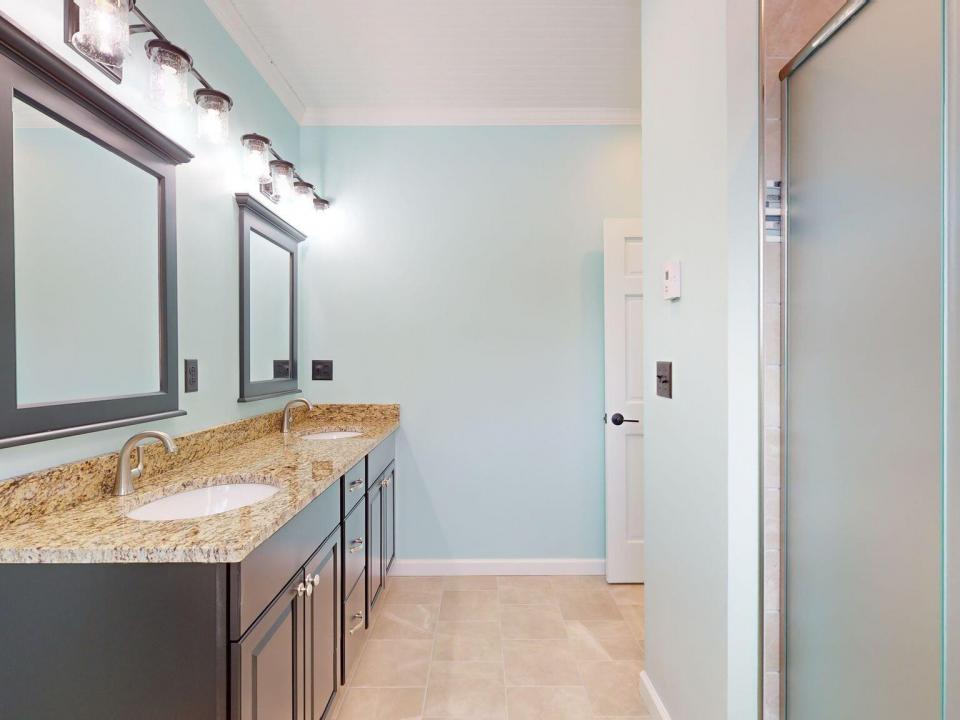 2nd Floor Primary Bathroom