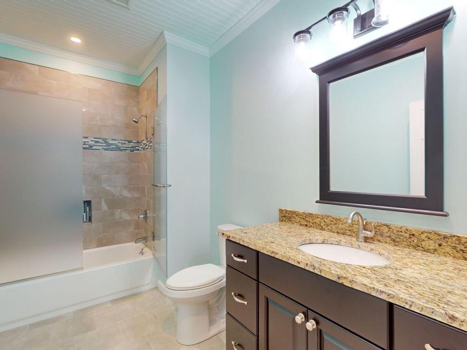 Bathroom 2 Floor