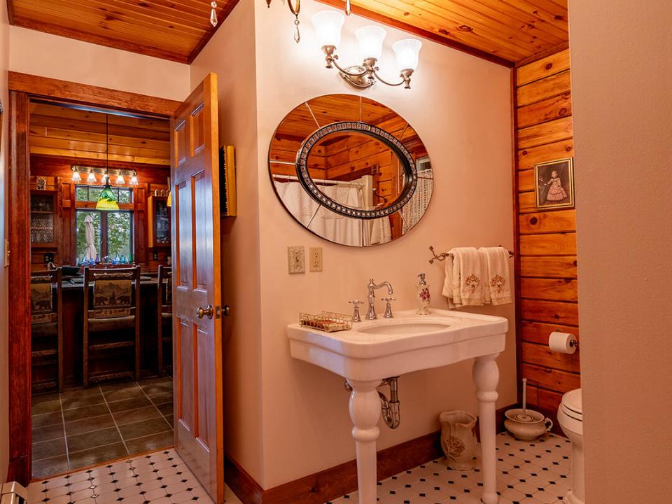 AdirondackHomeOnRainbowLake_Bathroom1_Va