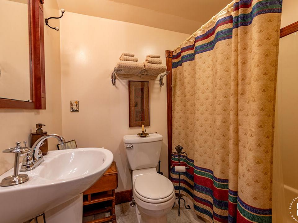AdirondackHomeOnRainbowLake_Bathroom2