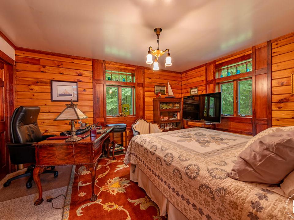 AdirondackHomeOnRainbowLake_Bedroom_Offi