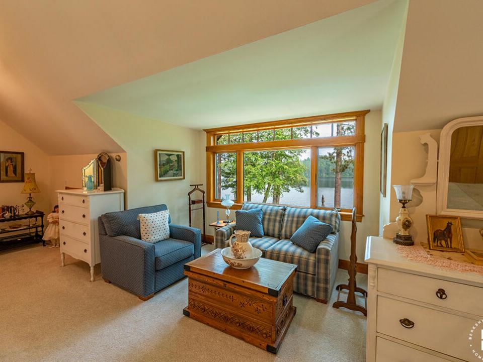 AdirondackHomeOnRainbowLake_Bedroom1_Sit