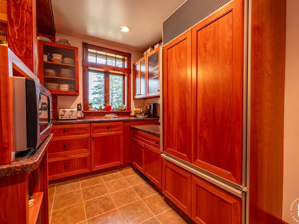 AdirondackHomeOnRainbowLake_Kitchen_Frid