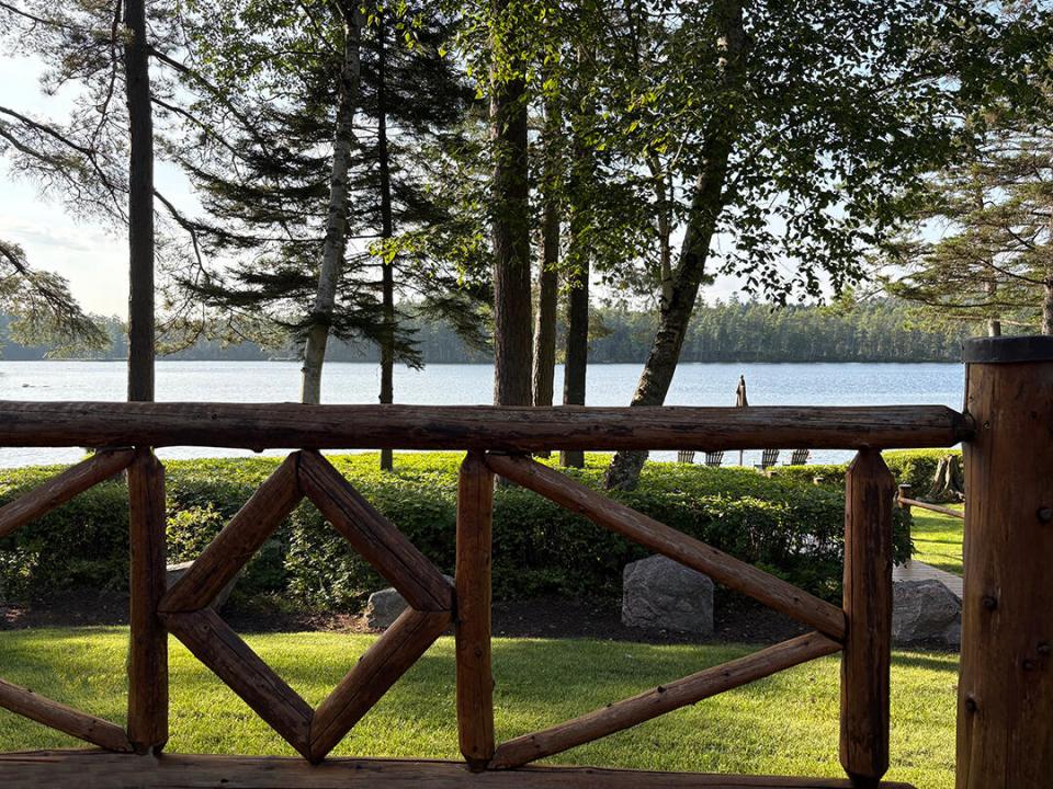 HomeOnRainbowLake_O_Deck_To_Lake