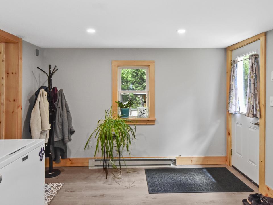 Station Street Chalet Laundry Bonus Room