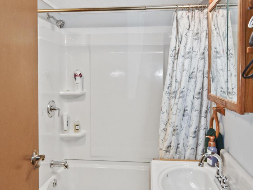 Station Street Chalet Bathroom
