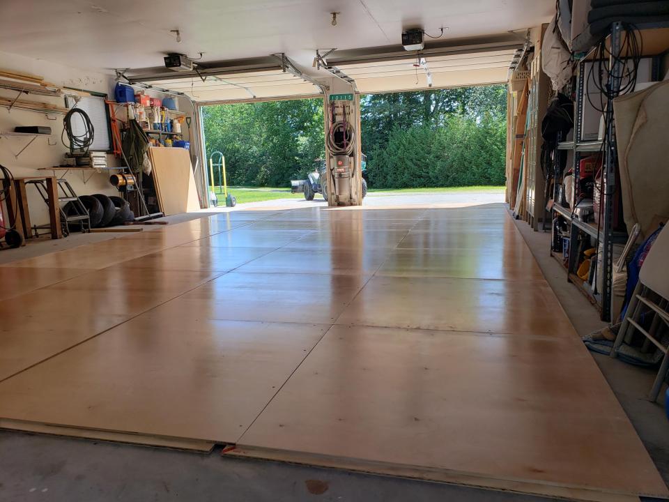 LeClaire Garage Photo