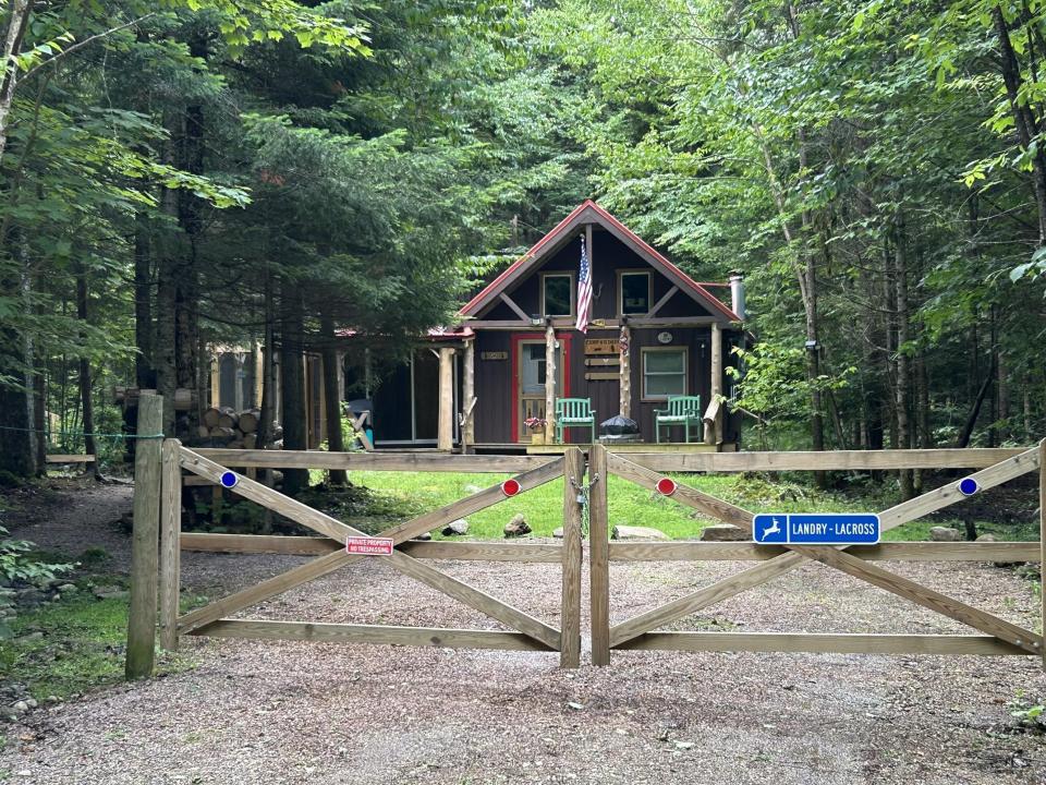 LANDRY- Belmont - ext with gate LANDRY- Belmont - ext with gate