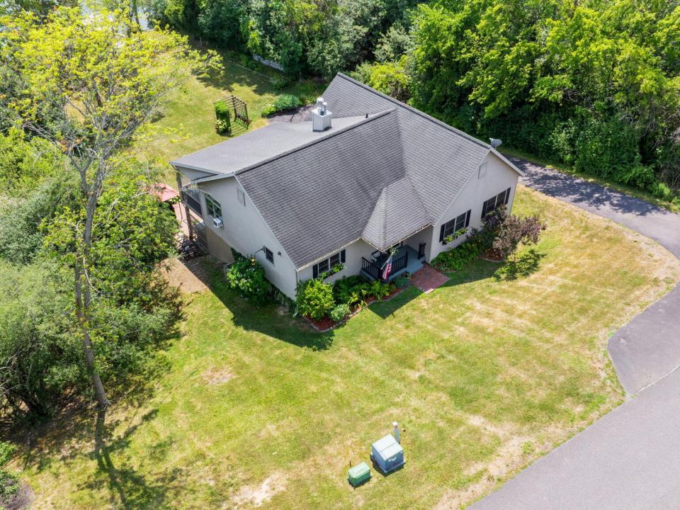 23 132-web-or-mls-108-whitney-point