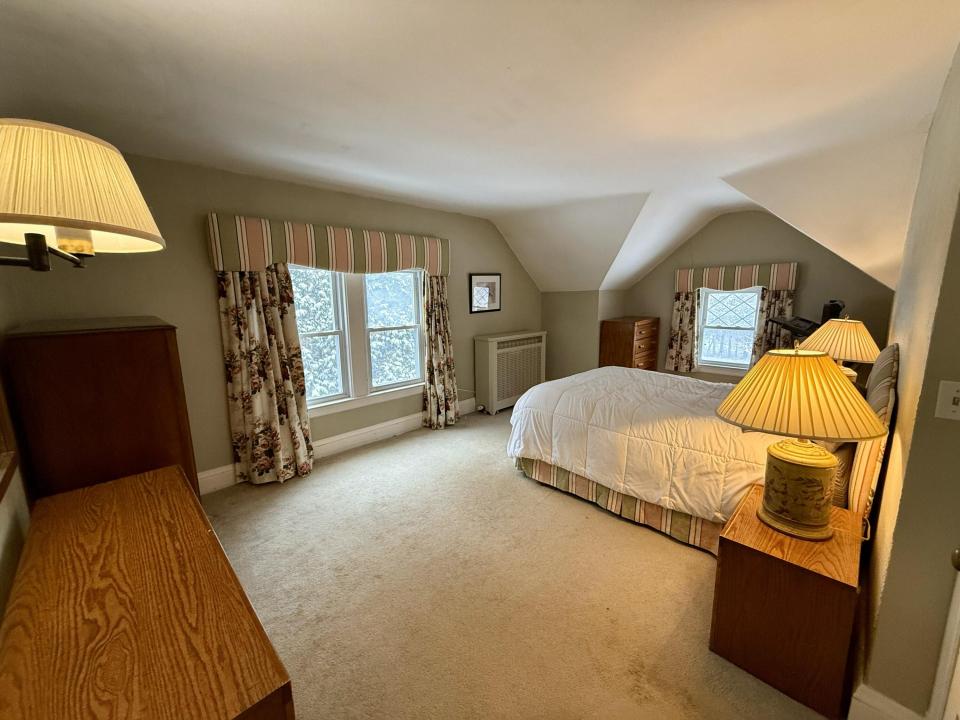 219 Park Ave Primary Bedroom