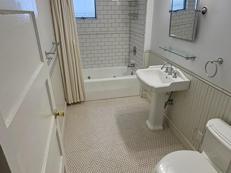 219 Park Ave bathroom 1st floor