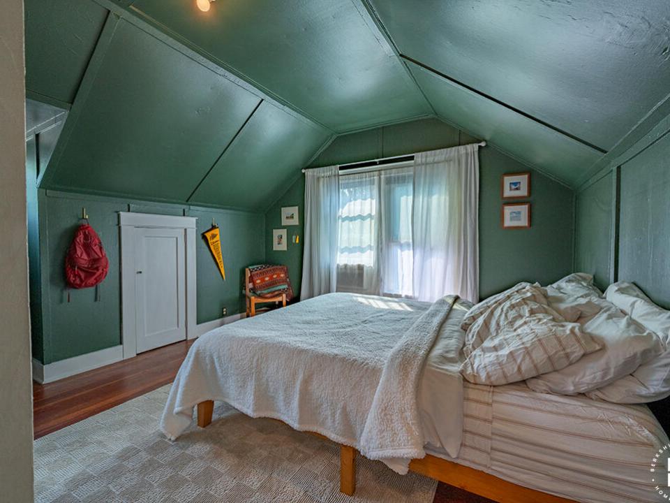 CharmingHomeInPiercefield_Bedroom2_Doorw