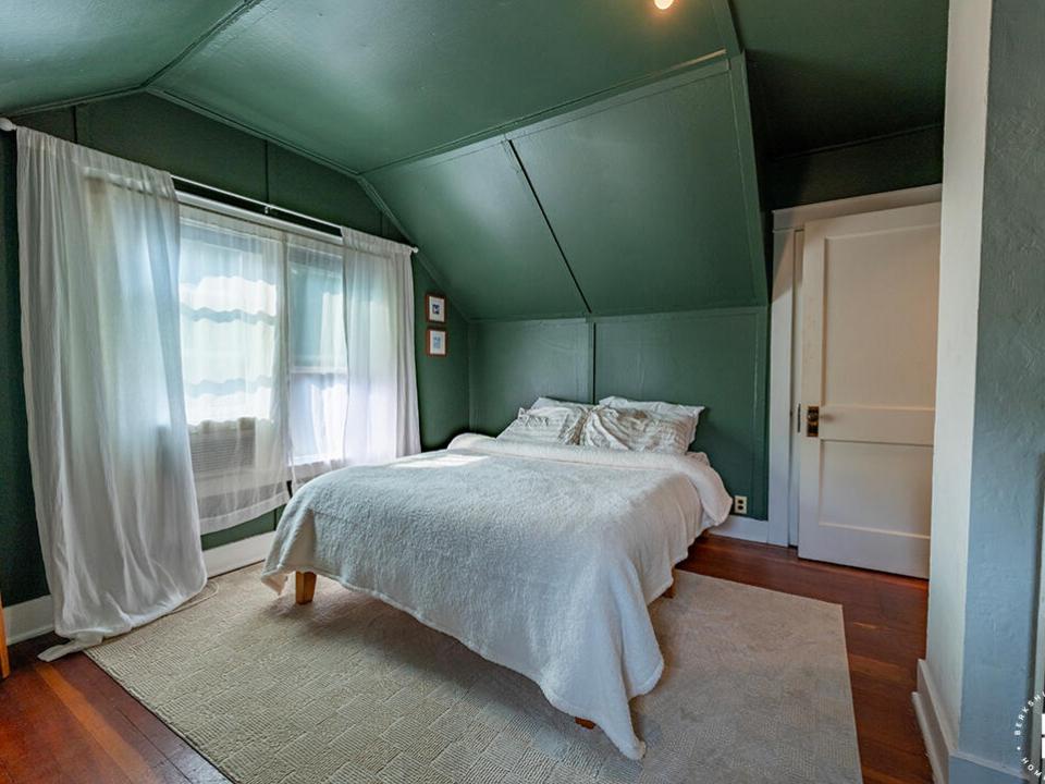 CharmingHomeInPiercefield_Bedroom2