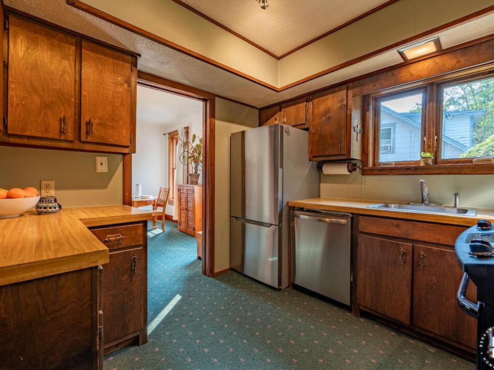 CharmingHomeInPiercefield_Kitchen