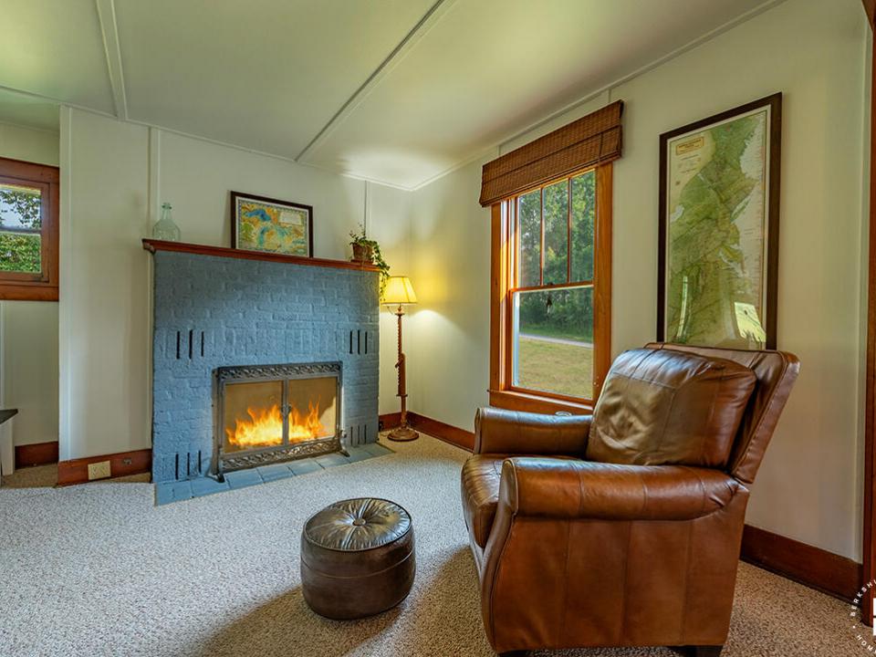 CharmingHomeInPiercefield_LR_Chair_Firep