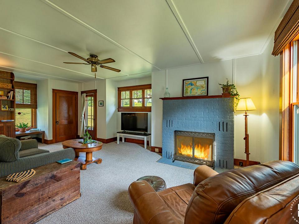 CharmingHomeInPiercefield_LR_R