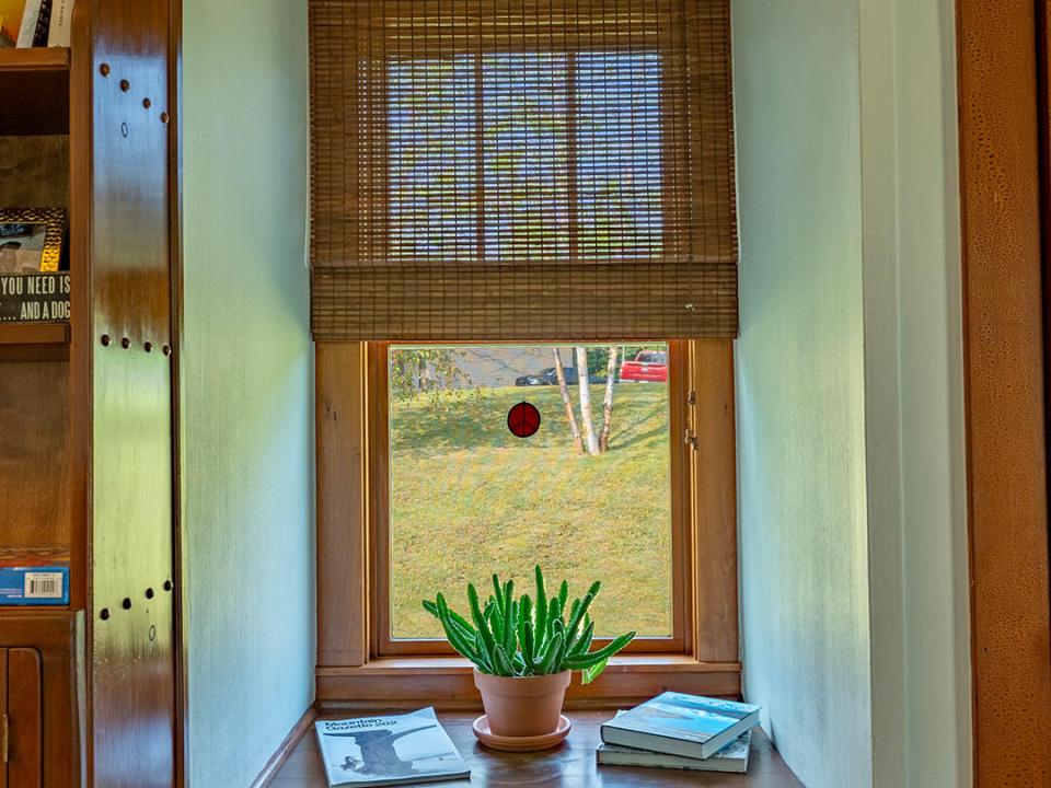 CharmingHomeInPiercefield_LR_SunBench