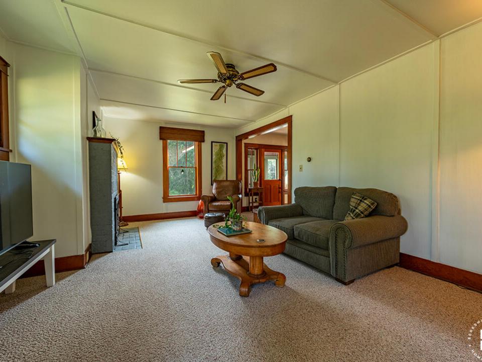 CharmingHomeInPiercefield_LR_To_FrontEnt