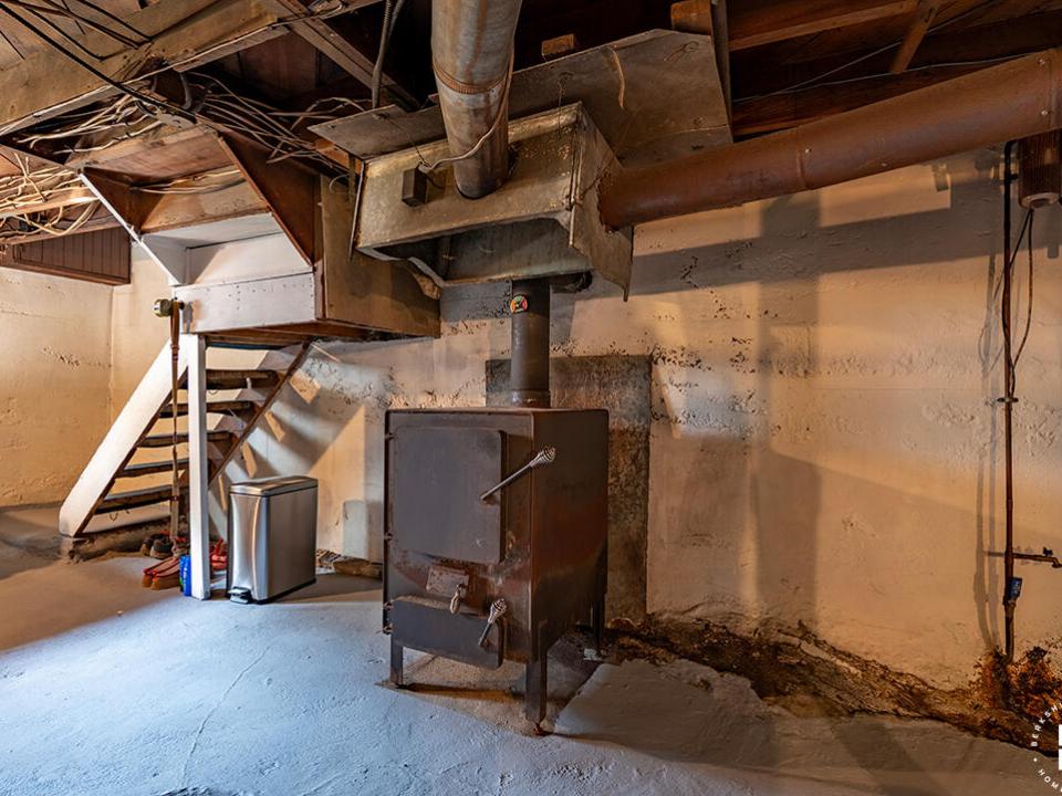 CharmingHomeInPiercefield_Basement_Woods